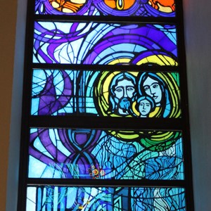 Postavljeni Botterijevi vitraji u Josipovu svetištu